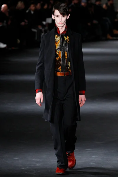 Look 30